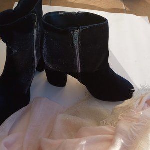Nine West Navy Velvet  Chunky Heel Ankle Booties Sz 8.5